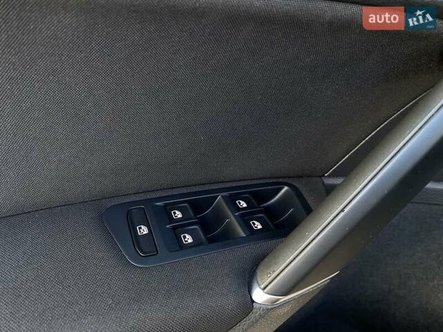 Серый Фольксваген e-Golf, объемом двигателя 0 л и пробегом 48 тыс. км за 14617 $, фото 10 на Automoto.ua