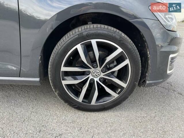 Серый Фольксваген e-Golf, объемом двигателя 0 л и пробегом 103 тыс. км за 13300 $, фото 35 на Automoto.ua