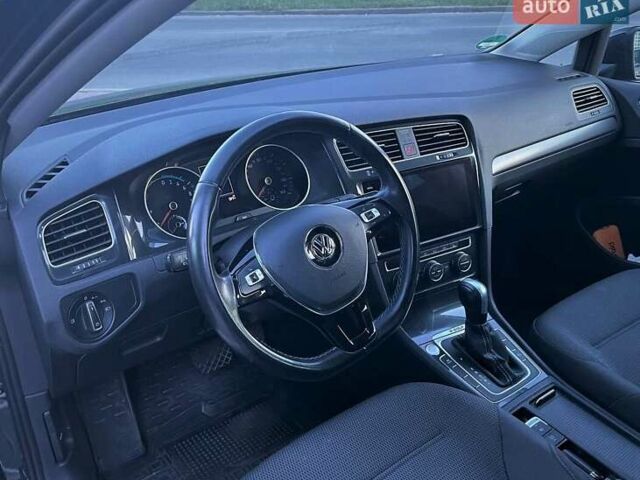 Серый Фольксваген e-Golf, объемом двигателя 0 л и пробегом 64 тыс. км за 15600 $, фото 8 на Automoto.ua