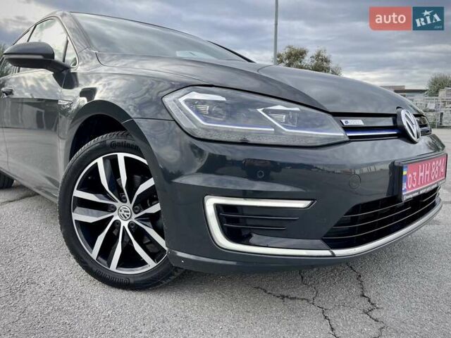Серый Фольксваген e-Golf, объемом двигателя 0 л и пробегом 103 тыс. км за 13300 $, фото 2 на Automoto.ua