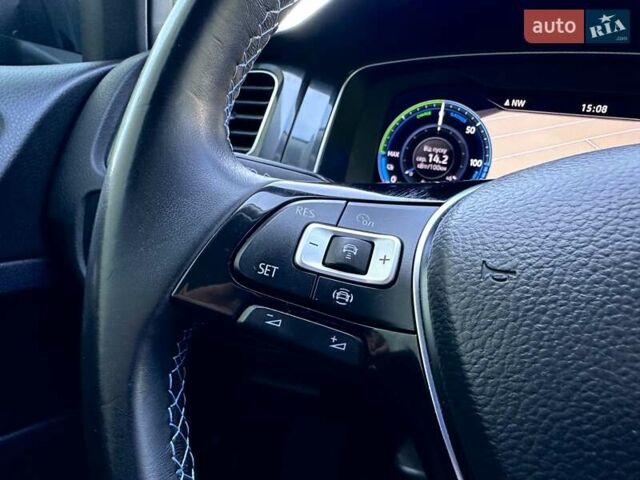 Серый Фольксваген e-Golf, объемом двигателя 0 л и пробегом 54 тыс. км за 16500 $, фото 16 на Automoto.ua