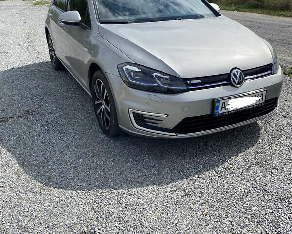 Серый Фольксваген e-Golf, объемом двигателя 0 л и пробегом 70 тыс. км за 14700 $, фото 8 на Automoto.ua