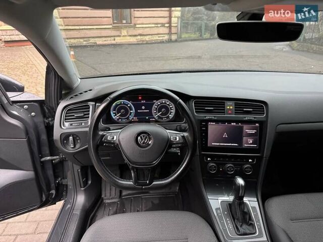 Серый Фольксваген e-Golf, объемом двигателя 0 л и пробегом 40 тыс. км за 15300 $, фото 22 на Automoto.ua