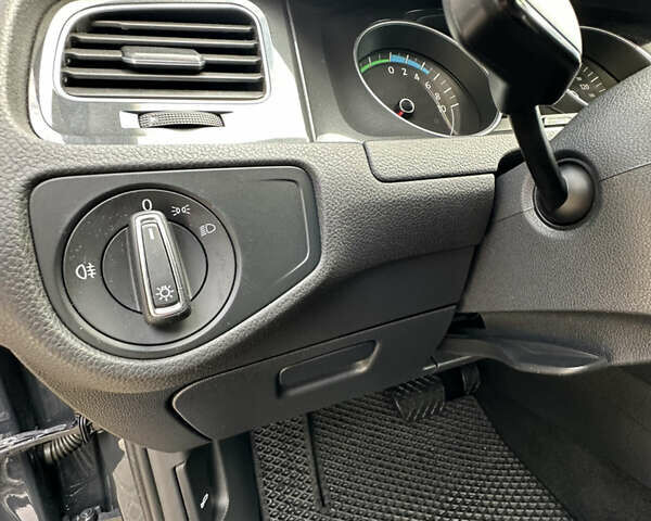 Сірий Фольксваген e-Golf, об'ємом двигуна 0 л та пробігом 50 тис. км за 14700 $, фото 6 на Automoto.ua
