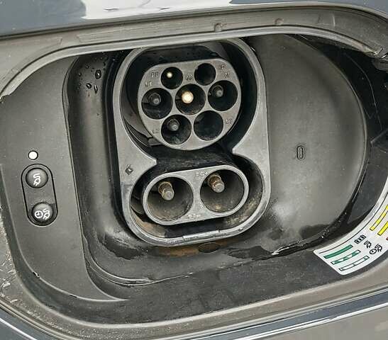 Серый Фольксваген e-Golf, объемом двигателя 0 л и пробегом 95 тыс. км за 14500 $, фото 21 на Automoto.ua