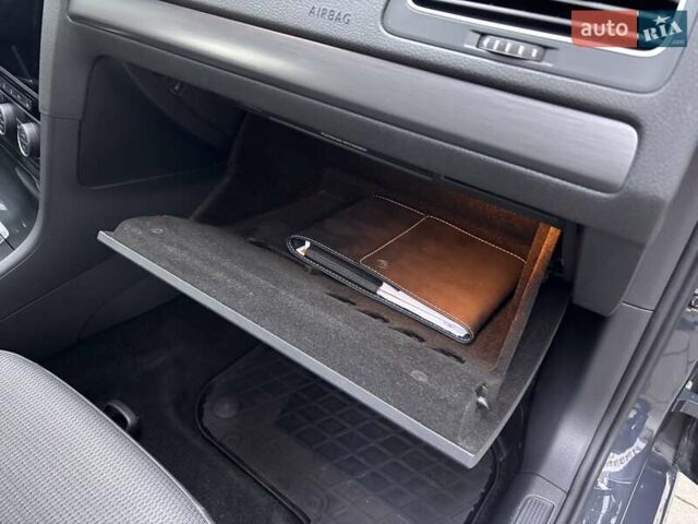 Серый Фольксваген e-Golf, объемом двигателя 0 л и пробегом 60 тыс. км за 16900 $, фото 55 на Automoto.ua