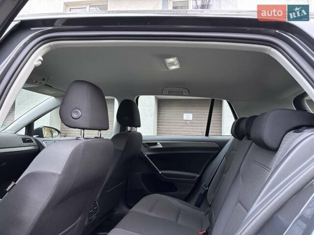 Серый Фольксваген e-Golf, объемом двигателя 0 л и пробегом 60 тыс. км за 16900 $, фото 46 на Automoto.ua