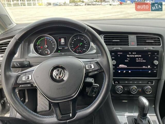 Серый Фольксваген e-Golf, объемом двигателя 0 л и пробегом 103 тыс. км за 13300 $, фото 41 на Automoto.ua