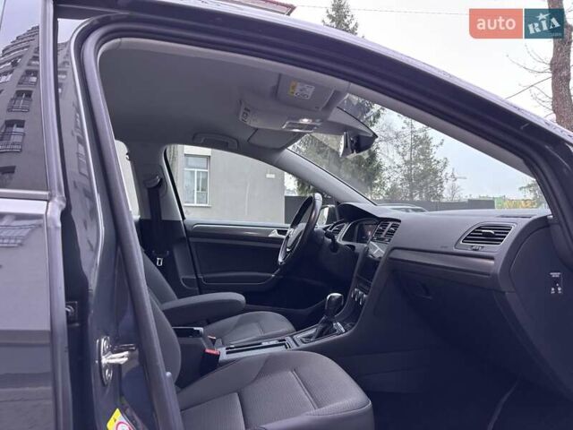 Серый Фольксваген e-Golf, объемом двигателя 0 л и пробегом 60 тыс. км за 16900 $, фото 52 на Automoto.ua