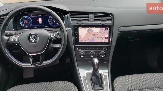 Серый Фольксваген e-Golf, объемом двигателя 0 л и пробегом 95 тыс. км за 14500 $, фото 12 на Automoto.ua