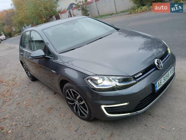 Серый Фольксваген e-Golf, объемом двигателя 0 л и пробегом 40 тыс. км за 15800 $, фото 6 на Automoto.ua