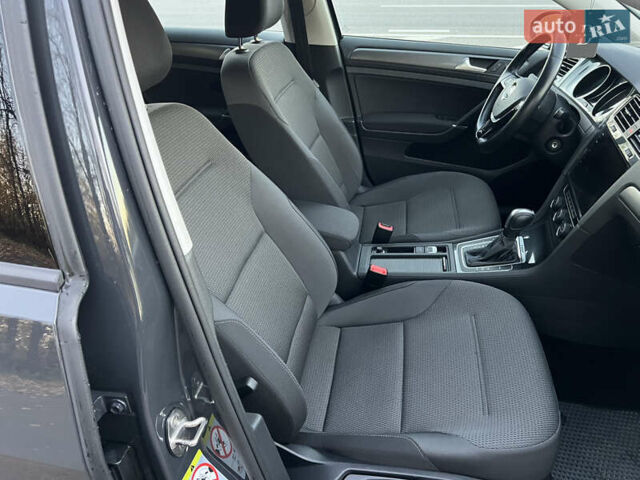 Серый Фольксваген e-Golf, объемом двигателя 0 л и пробегом 69 тыс. км за 12950 $, фото 37 на Automoto.ua