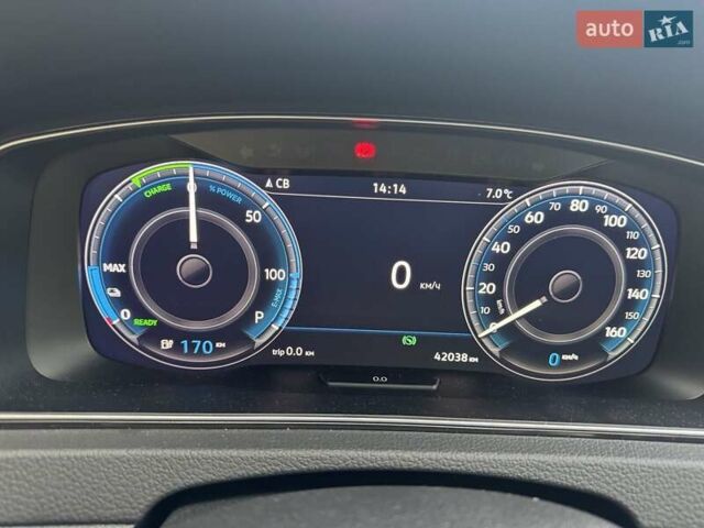 Серый Фольксваген e-Golf, объемом двигателя 0 л и пробегом 40 тыс. км за 15300 $, фото 6 на Automoto.ua