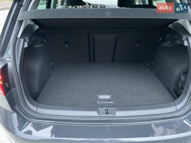 Серый Фольксваген e-Golf, объемом двигателя 0 л и пробегом 91 тыс. км за 13500 $, фото 25 на Automoto.ua