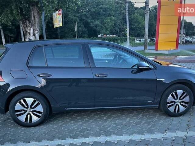 Серый Фольксваген e-Golf, объемом двигателя 0 л и пробегом 64 тыс. км за 15600 $, фото 2 на Automoto.ua
