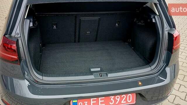 Серый Фольксваген e-Golf, объемом двигателя 0 л и пробегом 95 тыс. км за 14500 $, фото 18 на Automoto.ua