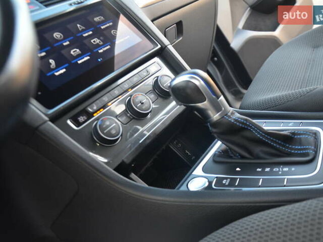 Серый Фольксваген e-Golf, объемом двигателя 0 л и пробегом 91 тыс. км за 13250 $, фото 37 на Automoto.ua