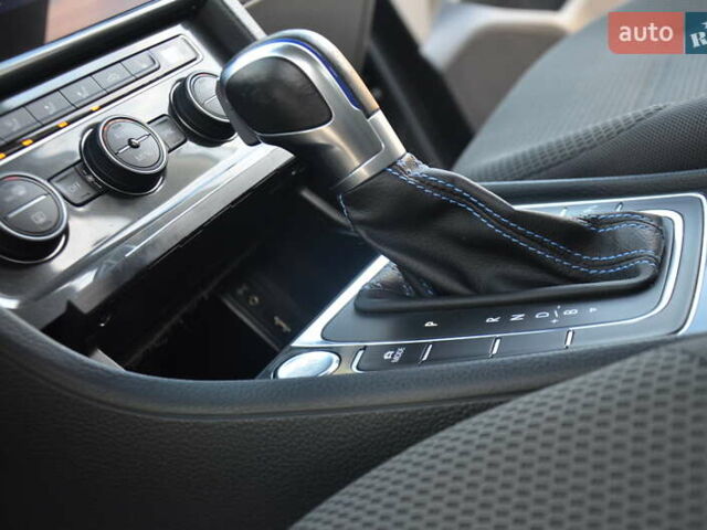 Серый Фольксваген e-Golf, объемом двигателя 0 л и пробегом 91 тыс. км за 13250 $, фото 40 на Automoto.ua