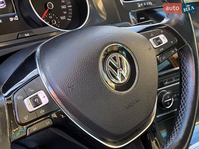 Серый Фольксваген e-Golf, объемом двигателя 0 л и пробегом 157 тыс. км за 12499 $, фото 48 на Automoto.ua