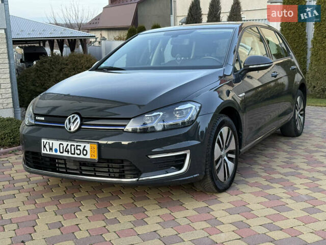 Серый Фольксваген e-Golf, объемом двигателя 0 л и пробегом 74 тыс. км за 13999 $, фото 1 на Automoto.ua