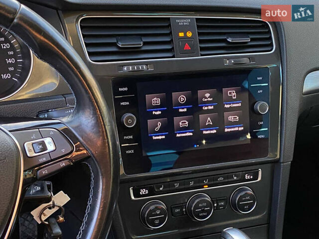 Серый Фольксваген e-Golf, объемом двигателя 0 л и пробегом 157 тыс. км за 12499 $, фото 58 на Automoto.ua