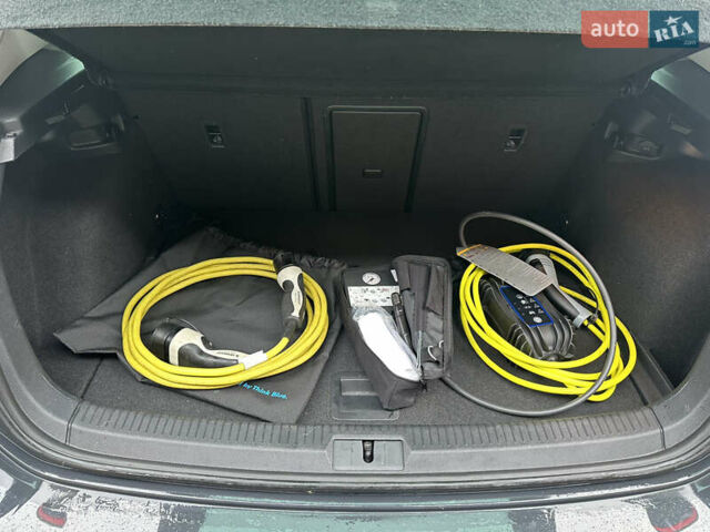 Серый Фольксваген e-Golf, объемом двигателя 0 л и пробегом 115 тыс. км за 14200 $, фото 19 на Automoto.ua
