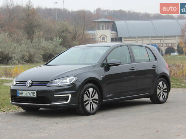 Серый Фольксваген e-Golf, объемом двигателя 0 л и пробегом 65 тыс. км за 13999 $, фото 2 на Automoto.ua