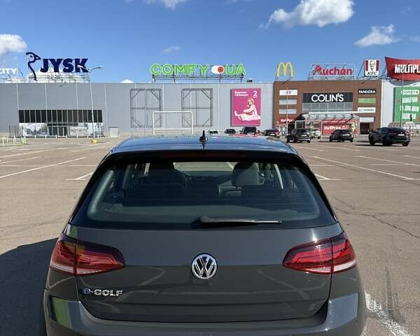 Серый Фольксваген e-Golf, объемом двигателя 0 л и пробегом 34 тыс. км за 16900 $, фото 1 на Automoto.ua