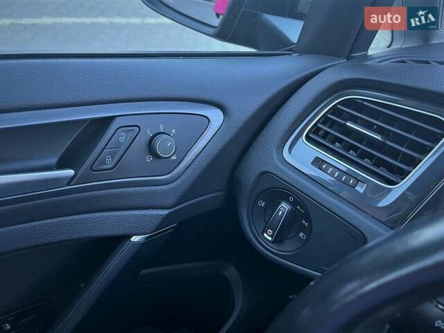 Серый Фольксваген e-Golf, объемом двигателя 0 л и пробегом 64 тыс. км за 15600 $, фото 12 на Automoto.ua