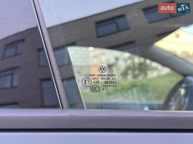Серый Фольксваген e-Golf, объемом двигателя 0 л и пробегом 62 тыс. км за 14300 $, фото 18 на Automoto.ua