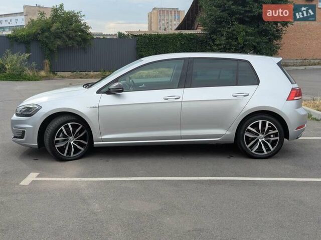 Серый Фольксваген e-Golf, объемом двигателя 0 л и пробегом 29 тыс. км за 14800 $, фото 6 на Automoto.ua
