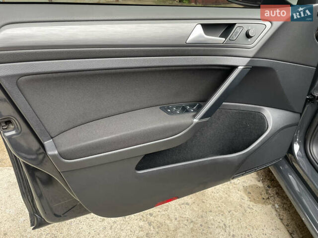 Сірий Фольксваген e-Golf, об'ємом двигуна 0 л та пробігом 40 тис. км за 16500 $, фото 20 на Automoto.ua