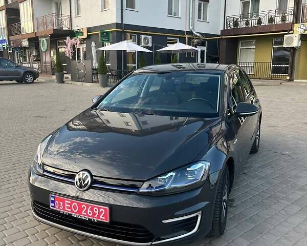 Серый Фольксваген e-Golf, объемом двигателя 0 л и пробегом 42 тыс. км за 14199 $, фото 7 на Automoto.ua