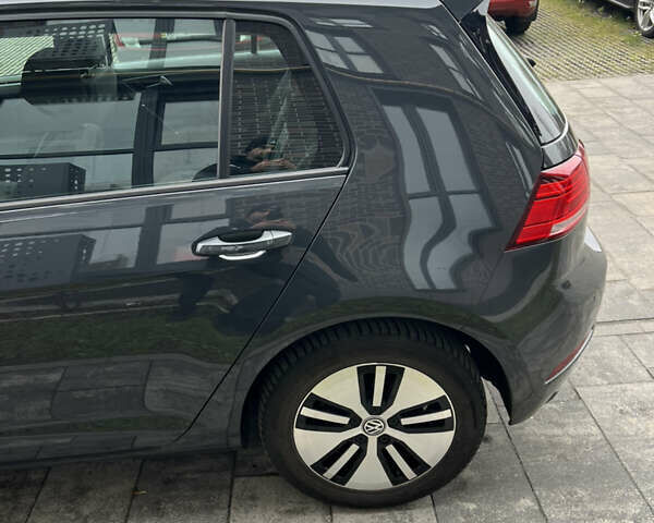 Серый Фольксваген e-Golf, объемом двигателя 0 л и пробегом 49 тыс. км за 14700 $, фото 43 на Automoto.ua