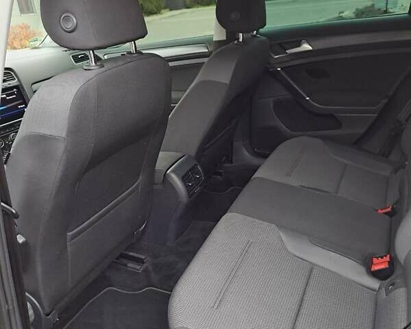 Серый Фольксваген e-Golf, объемом двигателя 0 л и пробегом 54 тыс. км за 16500 $, фото 44 на Automoto.ua