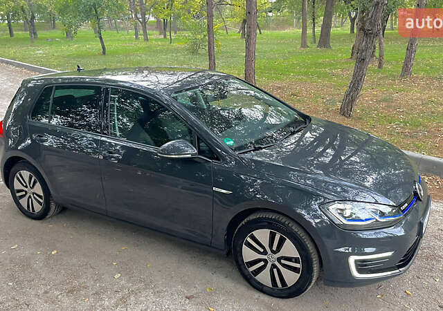 Серый Фольксваген e-Golf, объемом двигателя 0 л и пробегом 59 тыс. км за 15400 $, фото 13 на Automoto.ua
