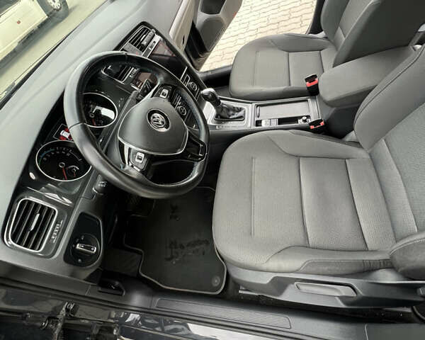 Серый Фольксваген e-Golf, объемом двигателя 0 л и пробегом 45 тыс. км за 14800 $, фото 41 на Automoto.ua