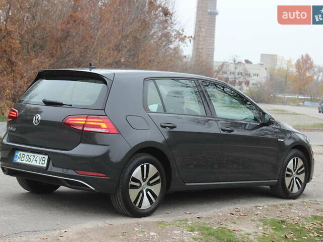 Серый Фольксваген e-Golf, объемом двигателя 0 л и пробегом 65 тыс. км за 13999 $, фото 7 на Automoto.ua