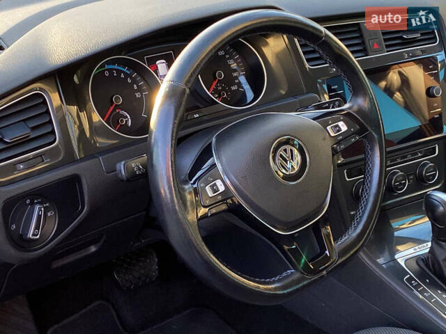 Серый Фольксваген e-Golf, объемом двигателя 0 л и пробегом 157 тыс. км за 12499 $, фото 40 на Automoto.ua