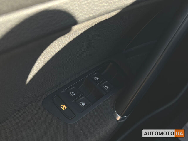 Серый Фольксваген e-Golf, объемом двигателя 36 л и пробегом 106 тыс. км за 15700 $, фото 15 на Automoto.ua