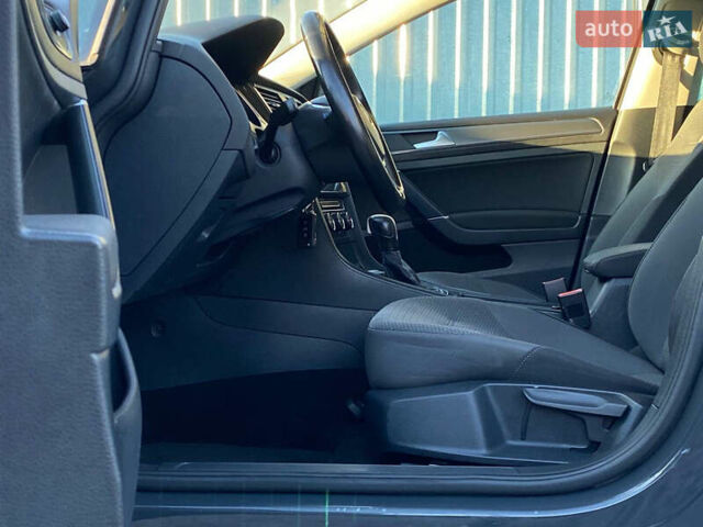 Серый Фольксваген e-Golf, объемом двигателя 0 л и пробегом 157 тыс. км за 12499 $, фото 41 на Automoto.ua