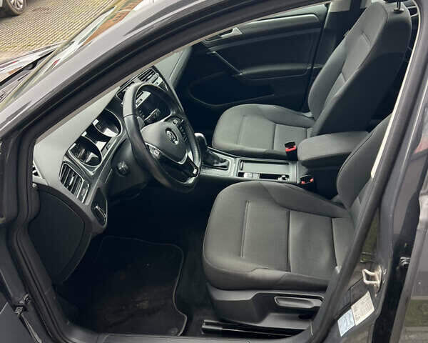 Серый Фольксваген e-Golf, объемом двигателя 0 л и пробегом 49 тыс. км за 14700 $, фото 26 на Automoto.ua