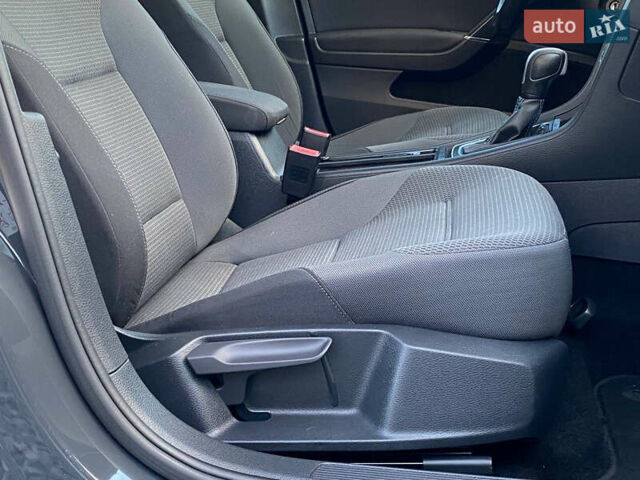 Серый Фольксваген e-Golf, объемом двигателя 0 л и пробегом 157 тыс. км за 12499 $, фото 71 на Automoto.ua