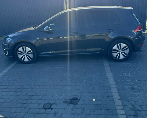 Серый Фольксваген e-Golf, объемом двигателя 0 л и пробегом 77 тыс. км за 13500 $, фото 3 на Automoto.ua