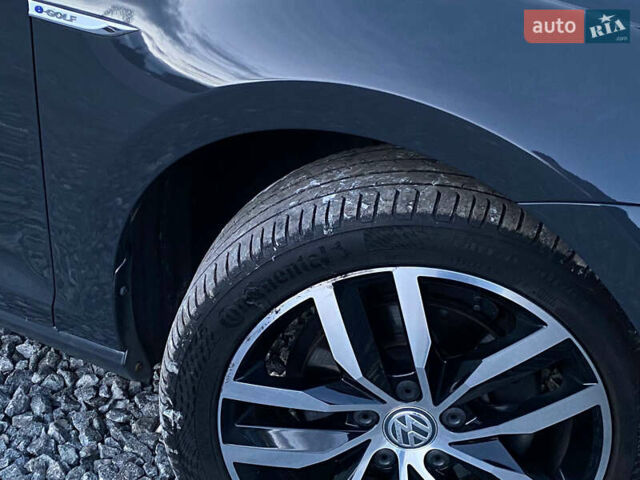 Серый Фольксваген e-Golf, объемом двигателя 0 л и пробегом 157 тыс. км за 12499 $, фото 5 на Automoto.ua