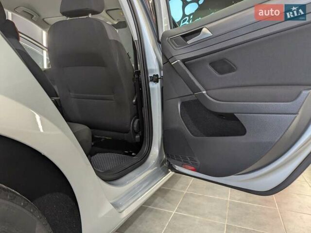 Серый Фольксваген e-Golf, объемом двигателя 0 л и пробегом 29 тыс. км за 14800 $, фото 35 на Automoto.ua