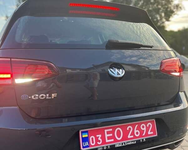 Серый Фольксваген e-Golf, объемом двигателя 0 л и пробегом 42 тыс. км за 14199 $, фото 1 на Automoto.ua