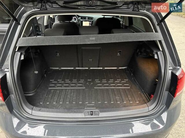 Серый Фольксваген e-Golf, объемом двигателя 0 л и пробегом 40 тыс. км за 15300 $, фото 26 на Automoto.ua