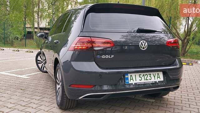 Серый Фольксваген e-Golf, объемом двигателя 0 л и пробегом 95 тыс. км за 14500 $, фото 6 на Automoto.ua
