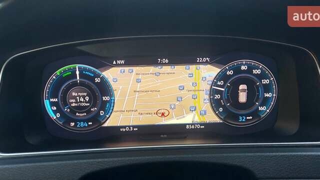 Серый Фольксваген e-Golf, объемом двигателя 0 л и пробегом 95 тыс. км за 14500 $, фото 13 на Automoto.ua